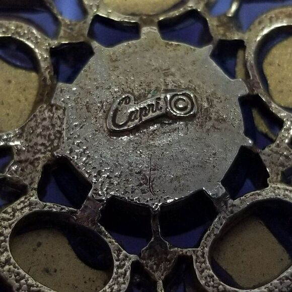 Vintage Capri Red Cabochon Rhinestone Five Pointed Star Brooch, Gold Tone - Picture 5 of 9